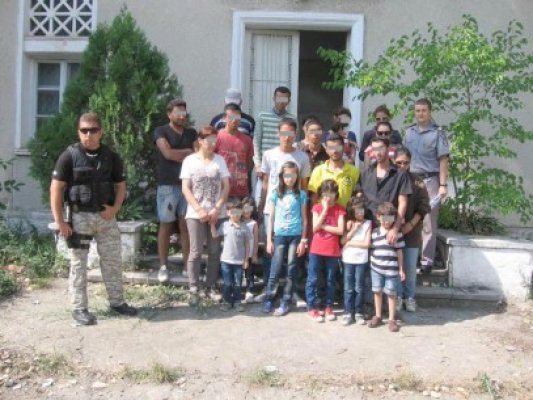 Yacht turcesc cu 26 de sirieni, interceptat de frontierişti